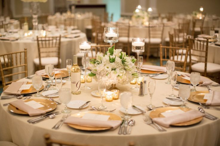 Classy and Luxurious Decorating Ideas for 50th Wedding Anniversary for Golden Marriage