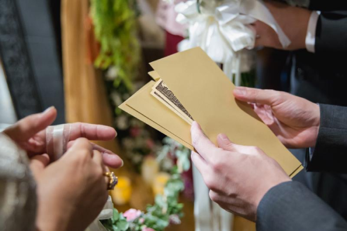 How Much Money to Given in Wedding: A Couple