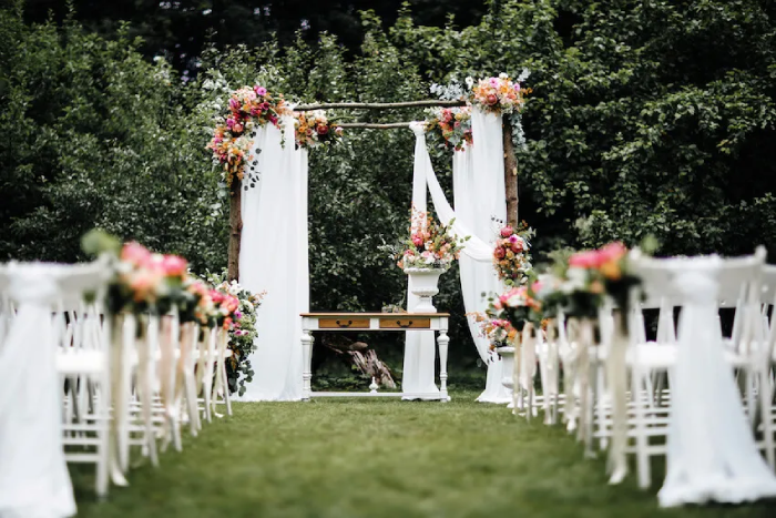 Outdoor Wedding Aisle Decorating Ideas