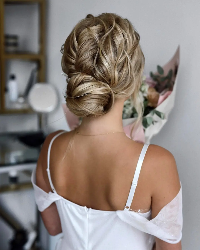 The Timeless Appeal of Messy Bun Hair for Wedding