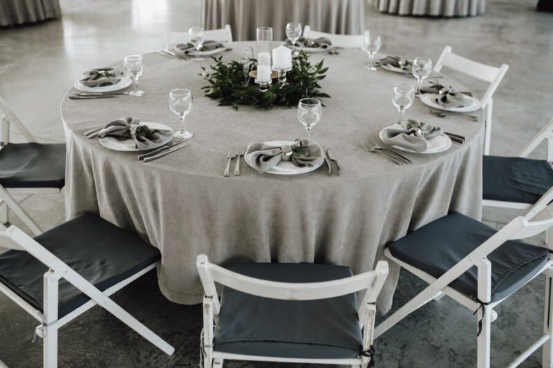 elegant wedding round table decor