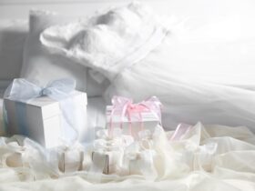 traditional wedding gifts from groom to bride