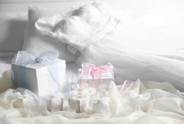 traditional wedding gifts from groom to bride