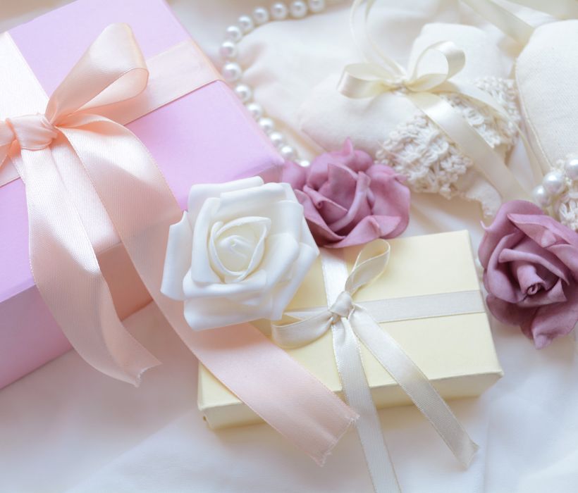 Tips on Choosing the Right Sister Wedding Gift