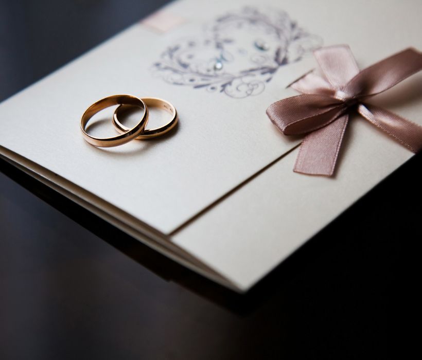 UK Wedding Card to A Friend - What to Write in a Wedding Card UK