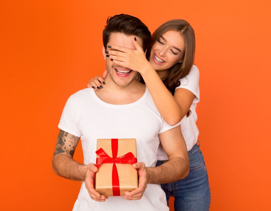 How to Choose the Best Gift for 20th Anniversary for Husband