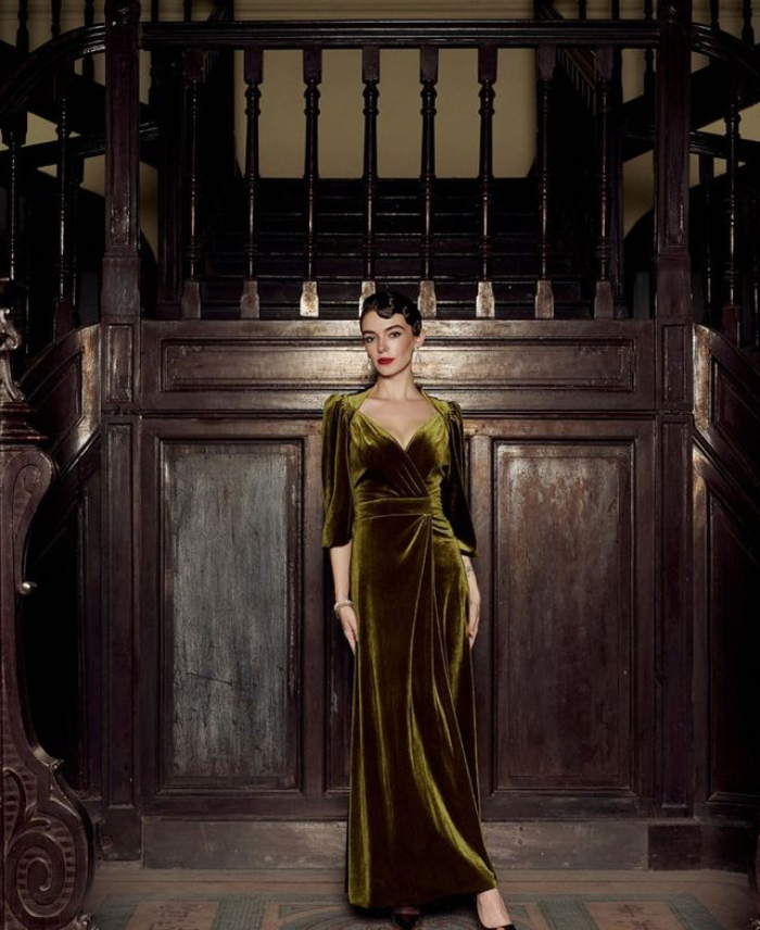 Vintage-Inspired Velvet Evening Gown