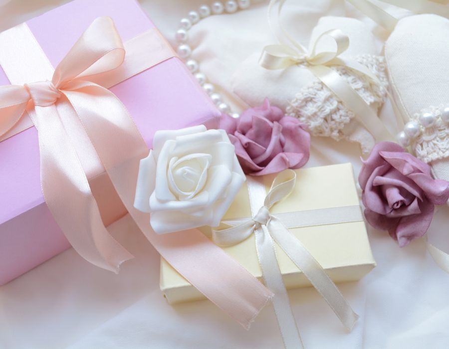 Choosing the Perfect Morning of Wedding Gift