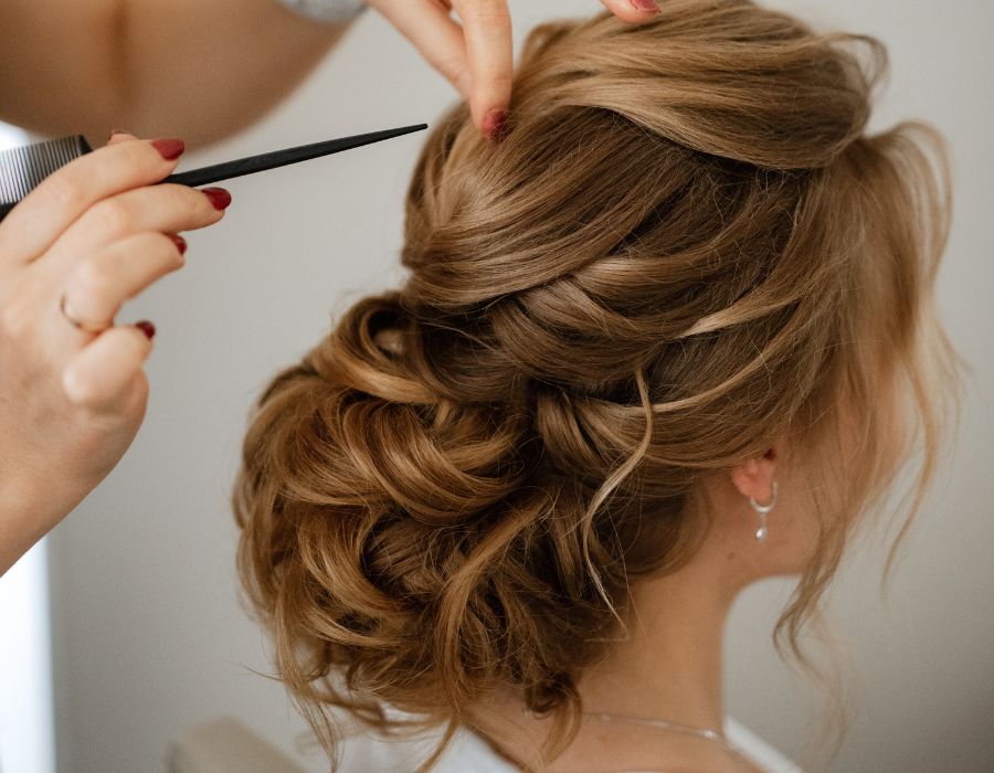 Vintage Style Wedding Hairstyles for Long Hair: A Classic Canvas